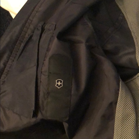Victorinox Swiss Army Windbreaker - Picture 6 of 10